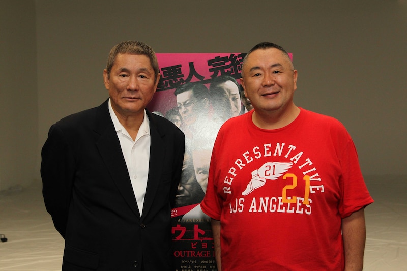 「高田文夫のラジオビバリー昼ズ」にゲスト出演するビートたけし（左）と、相手役を務める同番組金曜アシスタントの松村邦洋（右）。(c)ニッポン放送