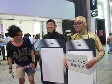 藤森が来るまで初恋タローと、謎の男・スマイルメロディーが進行。