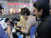 iPhone 5のケースがすでに発売されていることに驚く藤森。