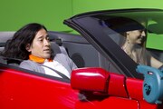「突然外国人美女に車で連れ回される」場面の撮影風景。