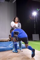 「突然ラガーマンにタックルされる」場面の撮影風景。