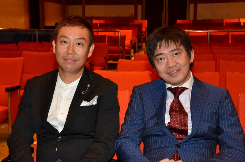 単独ライブ「漫才事変～ニューウルトラスーパーダイナマイトネオメッセンジャー～」を開催するメッセンジャー。左から、あいはら雅一、黒田有。