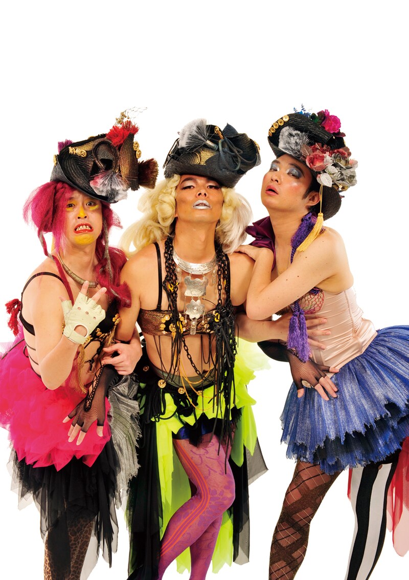 危険日チャレンジガールズ！。左から、ヤッリー（やついいちろう）、セクシーJ（片桐仁）、ダッチー（今立進）。