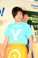 「オフィシャルサイトで『楽笑（らくしょう）レシピ』が無料で観られます」と話して過剰なドヤ顔を決める井上。