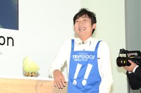 「デザイン性に富んだ、近未来的な盛り付け」と、キャベツをほぼそのまま丸ごと器に乗せたノンスタ石田。