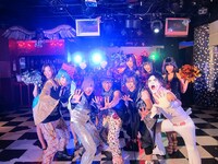 オリエンタルラジオ藤森とゴールデンボンバー。