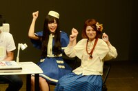 TEAM1970に勝利した竹中夏海（右）とぱすぽ☆の根岸愛（左）。