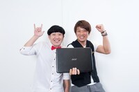 アメリカザリガニ平井（左）とTKO木本（右）。