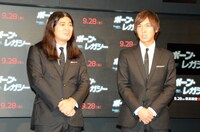 ハイキングウォーキング。松田（右）が「Q太郎は奥さんがいるのにホテルに泊まる」「地方に前のりしている」など数々の“最高機密”をあげつらい、Q太郎（左）を慌てふためかせていた。