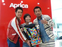 「新米パパ塾 Presents by Aprica」の様子。(c)吉本興業