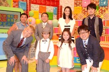 キャイ～ン（前列両端）、土田晃之（後列右端）、スギちゃん（後列左端）ら、バラエティ特番「子どもが憧れの有名人に本気インタビュー！」の出演者達。