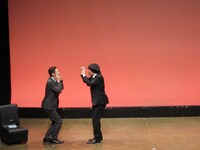 東野＆山里の即興コント「誤報」。この日は2人から「玉ねぎドーン！」という名言も生まれた。