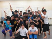 マグロ解体ショーの挽回なるか、ノブコブが殺陣100人斬り