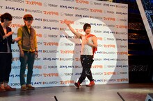 誰よりも自信満々に登場するNON STYLE井上。