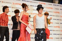 又吉から借りた帽子とメガネを着用し、会場を爆笑の渦に巻き込んだNON STYLE井上。