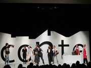 宇宙人に体を乗っ取られた瀬戸は次々と人間を殺害。小峠は思わず「何て日だ！」と叫んでいた。