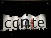 葬式帰りにE.T.と遭遇した四条と奥田。