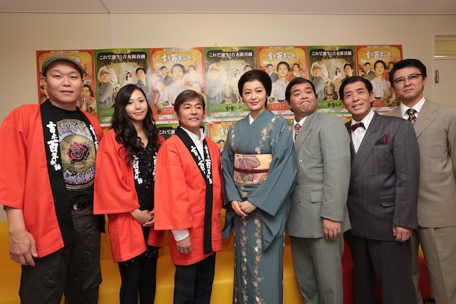 吉本興業創業100周年記念公演9月公演「焼け跡、青春手帳」が千秋楽を迎え、10月公演「これで誕生！吉本新喜劇」の引き継ぎが行われた。(c)吉本興業