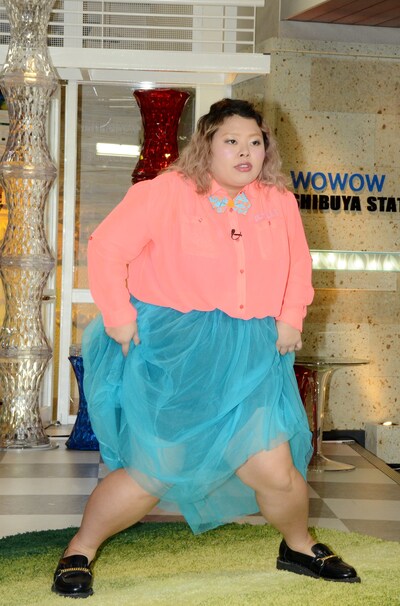 デイリーキャスターになった喜びをダンスで表現する渡辺直美。