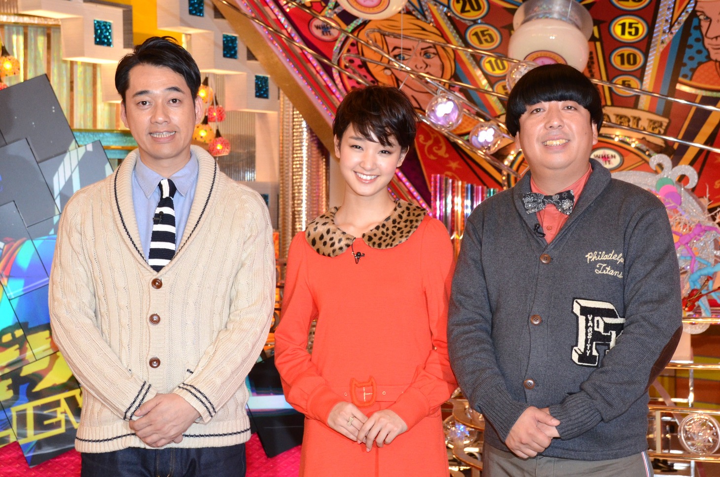 「奇跡体験！アンビリバボー」に10月よりレギュラー出演するバナナマンと、新MCの剛力彩芽（中央）。