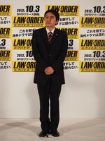 “安倍シンゾウ”（福本ヒデ）