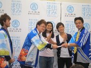 隙あらばボケようとするハイキングウォーキング・Qちゃんと、好回答を連発した松田。