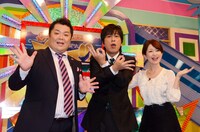 新番組「お金がなくても幸せライフ がんばれプアーズ！」の（左から）MC・ブラックマヨネーズと、アシスタントの松丸友紀（テレビ東京アナウンサー）。