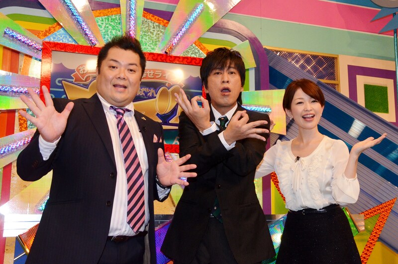 新番組「お金がなくても幸せライフ がんばれプアーズ！」の（左から）MC・ブラックマヨネーズと、アシスタントの松丸友紀（テレビ東京アナウンサー）。