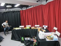 角田オンステージのスタートはUFIの「ALONE」。