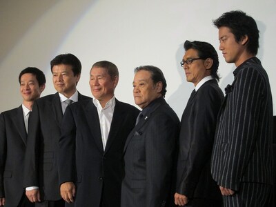 全国公開がスタートした北野武監督映画「アウトレイジ ビヨンド」の初日舞台挨拶。（左から）加瀬亮、三浦友和、北野武、西田敏行、高橋克典、桐谷健太が出席。