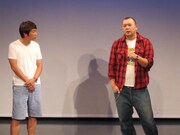 コンサートの様子を再現しようとする木下。