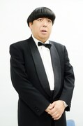 バナナマン日村。「この髪型ではまだ撮影していない」と、さまざまな髪型で役に臨んでいることを明かした。
