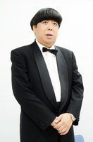 バナナマン日村。「この髪型ではまだ撮影していない」と、さまざまな髪型で役に臨んでいることを明かした。