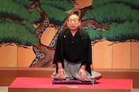 吉本興業創業100周年記念公演「吉本百年物語10月公演『これで誕生！吉本新喜劇』」の模様。(c)吉本興業