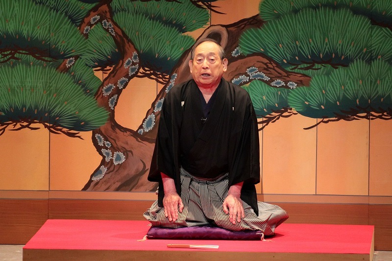 吉本興業創業100周年記念公演「吉本百年物語10月公演『これで誕生！吉本新喜劇』」の模様。(c)吉本興業