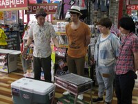 スマートフォン対応サービス「お笑いLIFE」にてスタートした新コンテンツ「芸人イチ押しギフト」。