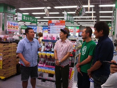 スマートフォン対応サービス「お笑いLIFE」にてスタートした新コンテンツ「芸人イチ押しギフト」。