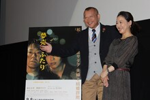 映画「夢売るふたり」の舞台挨拶付き上映会に登壇した笑福亭鶴瓶（左）と西川美和監督（右）。