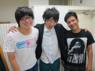 10月14日（日）、渋谷・ヨシモト∞ホールにて開催される「無限大学園 学園祭2012」の学園祭実行委員会。左から、ライス関町、LLR福田、エリートヤンキー橘。