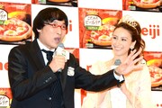 「山ちゃん好きです！ 頭の回転がよくてインテリジェンスを感じる」という道端カレン（右）に、山里（左）は「いただきました！ ごちそうさまです！」。
