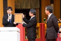 なんばグランド花月にて行われた「工芸看板お披露目＆大鹿児島展」会見。(c)吉本興業