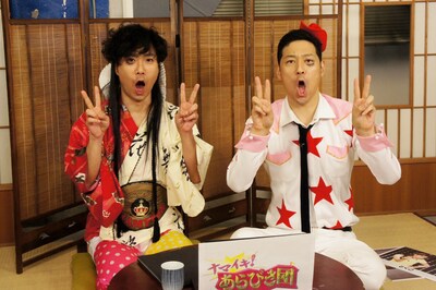 復活した「ナマイキ！あらびき団」に出演するライト東野こと東野幸治（右）とレフト藤井こと藤井隆（左）。