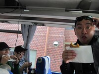 80年続く名店のコロッケの美味しさにビックリするRG。