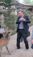 春日大社では鹿のみならず、一般の観光客にも囲まれたRG先生。生徒たちに「ディフェンスがザルやったよ」と愚痴も。