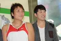 サバンナ八木（左）とあべこうじ（右）。