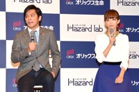 ますだおかだ岡田（左）と優木まおみ（右）。