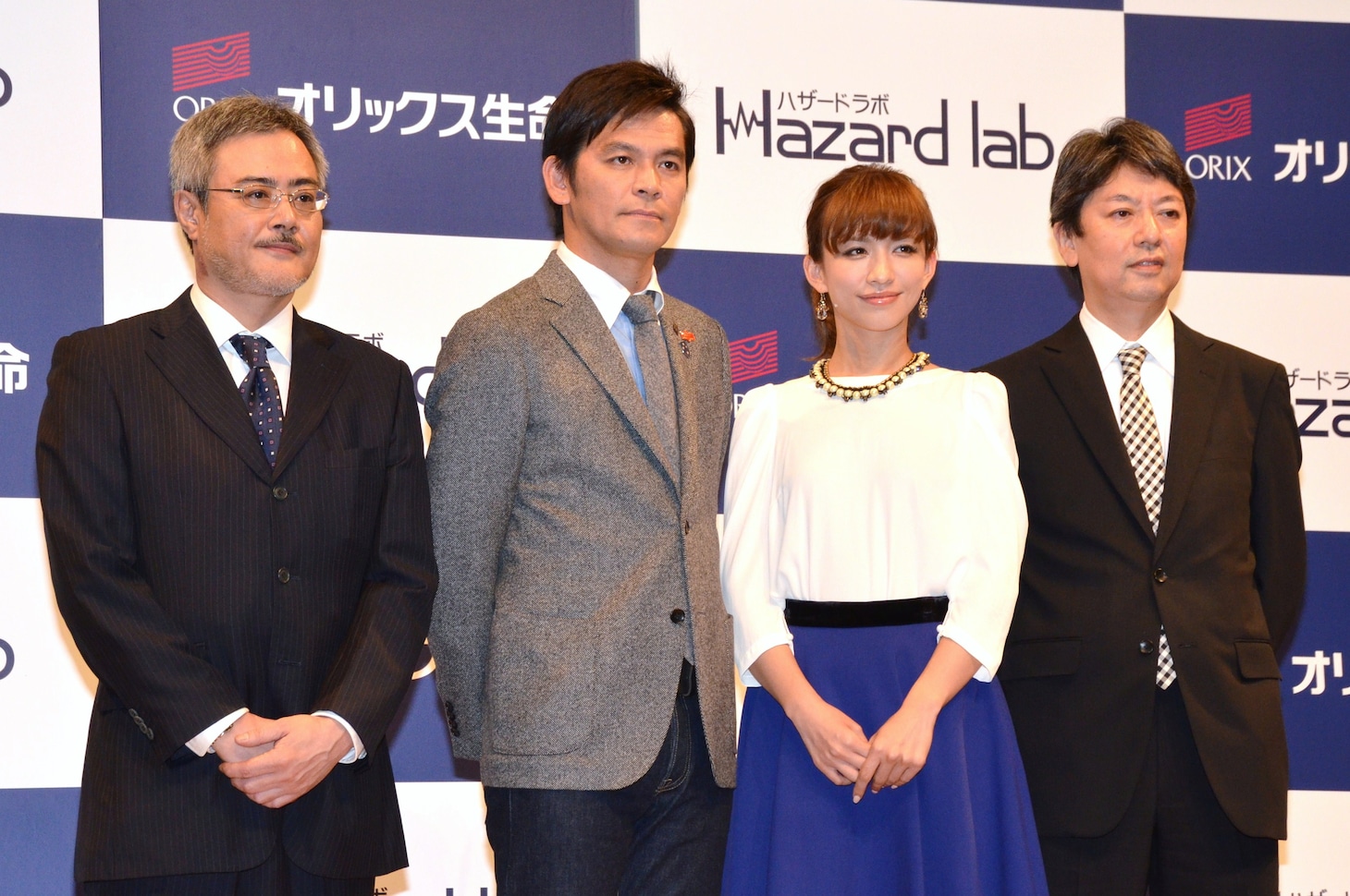 （左から）「ハザードラボ」主催の菊地氏、ますだおかだ岡田、優木まおみ、本サービス協賛のオリックス生命保険・林氏。