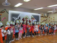 映画「フランケンウィニー」のイベントで保育園を訪れたハリセンボン。映画は12月15日（土）、3D / 2D同時公開。(c) 2012 Disney Enterprises,Inc. All Rights Reserved.