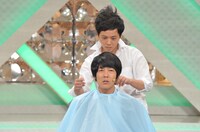 コント「美容室」を披露するうしろシティ。(c)NHK