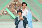 コント「美容室」を披露するうしろシティ。(c)NHK